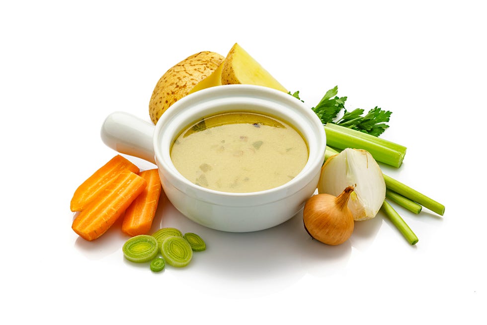 sopa de verduras en tazón