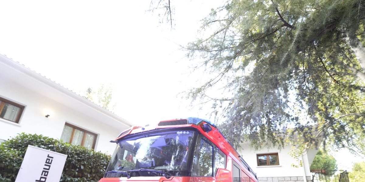 Hacer un nombre Fruncir el ceño Todavía Llega a España el camión de bomberos eléctrico más avanzado