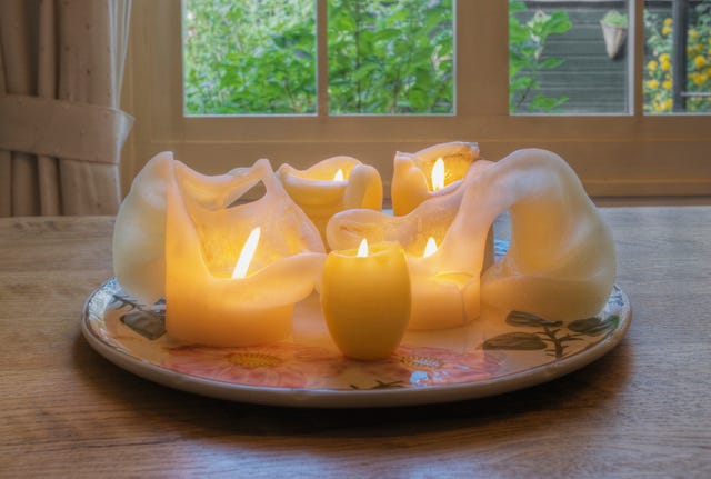 como eliminar las manchas de la cera de las velas con soluciones y trucos faciles