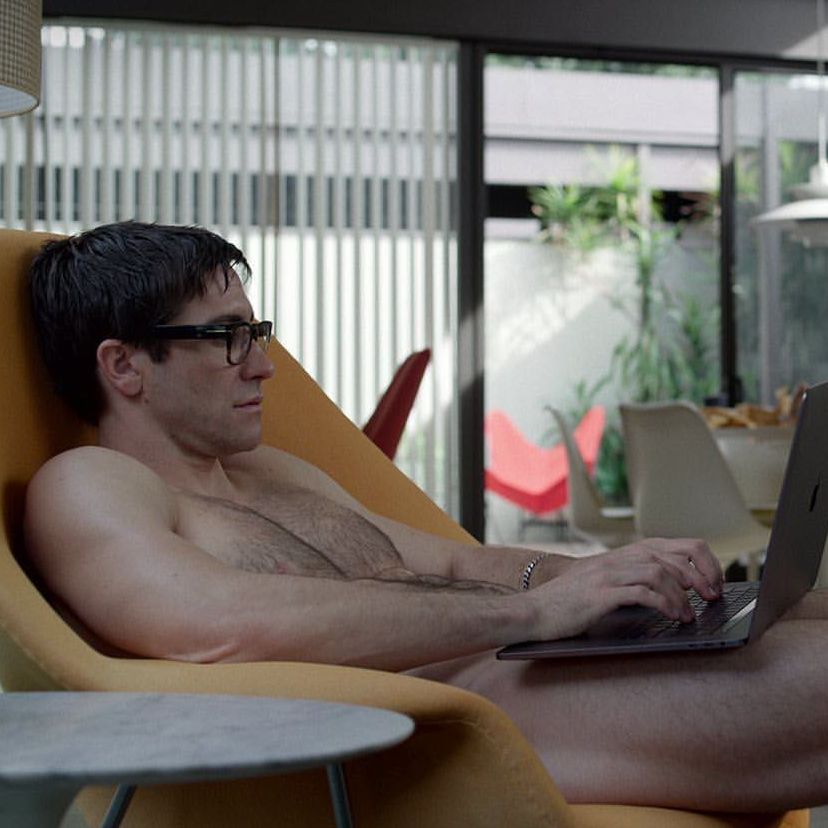 Sitting, Leg, Muscle, Furniture, Black hair, Reading, Leisure, Vacation, Glasses, Thigh, 