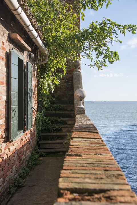 Water, Wall, Tree, Walkway, House, Wood, Sea, Building, Architecture, Rock, 