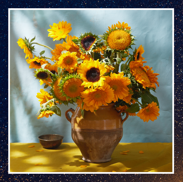 sunflowers leo horiscope flower arrangement