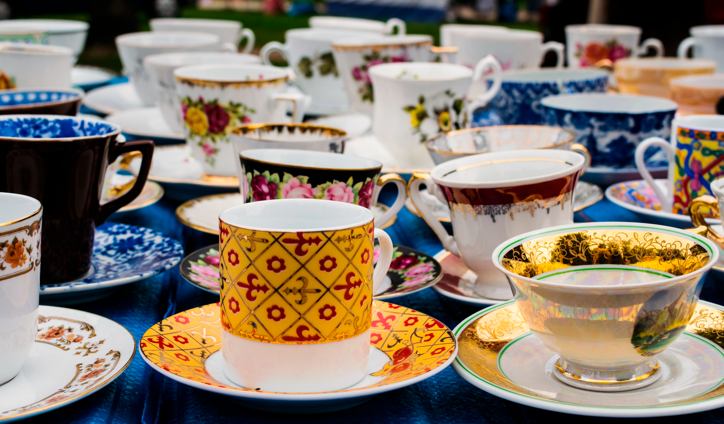 Cup, Coffee cup, Cup, Porcelain, Teacup, Tableware, Drinkware, Ceramic, Serveware, Saucer, 
