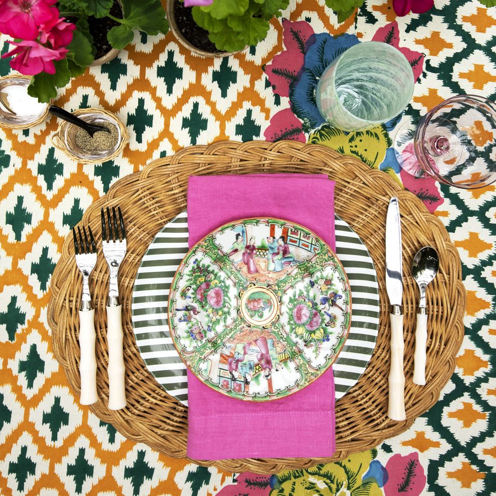 moda domus for chairish murano glasses, chairishcom lisa corti x cabana hima tablecloth, lisacorticom the muddy dog for chairish stripes outdoor plates, chairishcom • antique rose medallion chinoiserie salad plates, similar available at chairishcom • adam lippes for oka roseraie side plates, chairishcom • braided oval natural placemat, juliskacom • salt and pepper wells, amandalindrothcom • vintage iridescent dessert coupes, chairishcom lily napkins, hudsongracesfcom