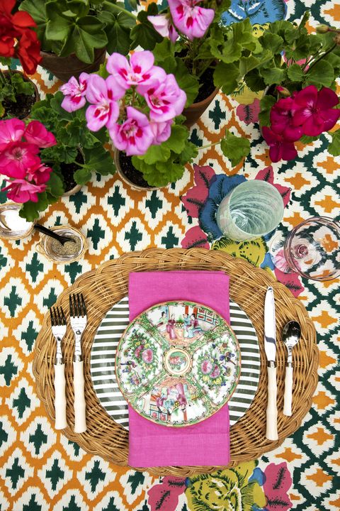 moda domus for chairish murano glasses, chairishcom lisa corti x cabana hima tablecloth, lisacorticom the muddy dog for chairish stripes outdoor plates, chairishcom • antique rose medallion chinoiserie salad plates, similar available at chairishcom • adam lippes for oka roseraie side plates, chairishcom • braided oval natural placemat, juliskacom • salt and pepper wells, amandalindrothcom • vintage iridescent dessert coupes, chairishcom lily napkins, hudsongracesfcom