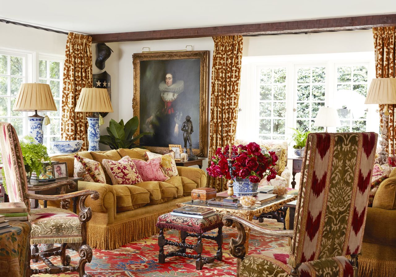 Southern Cottage Is Decorated in Grand English Style
