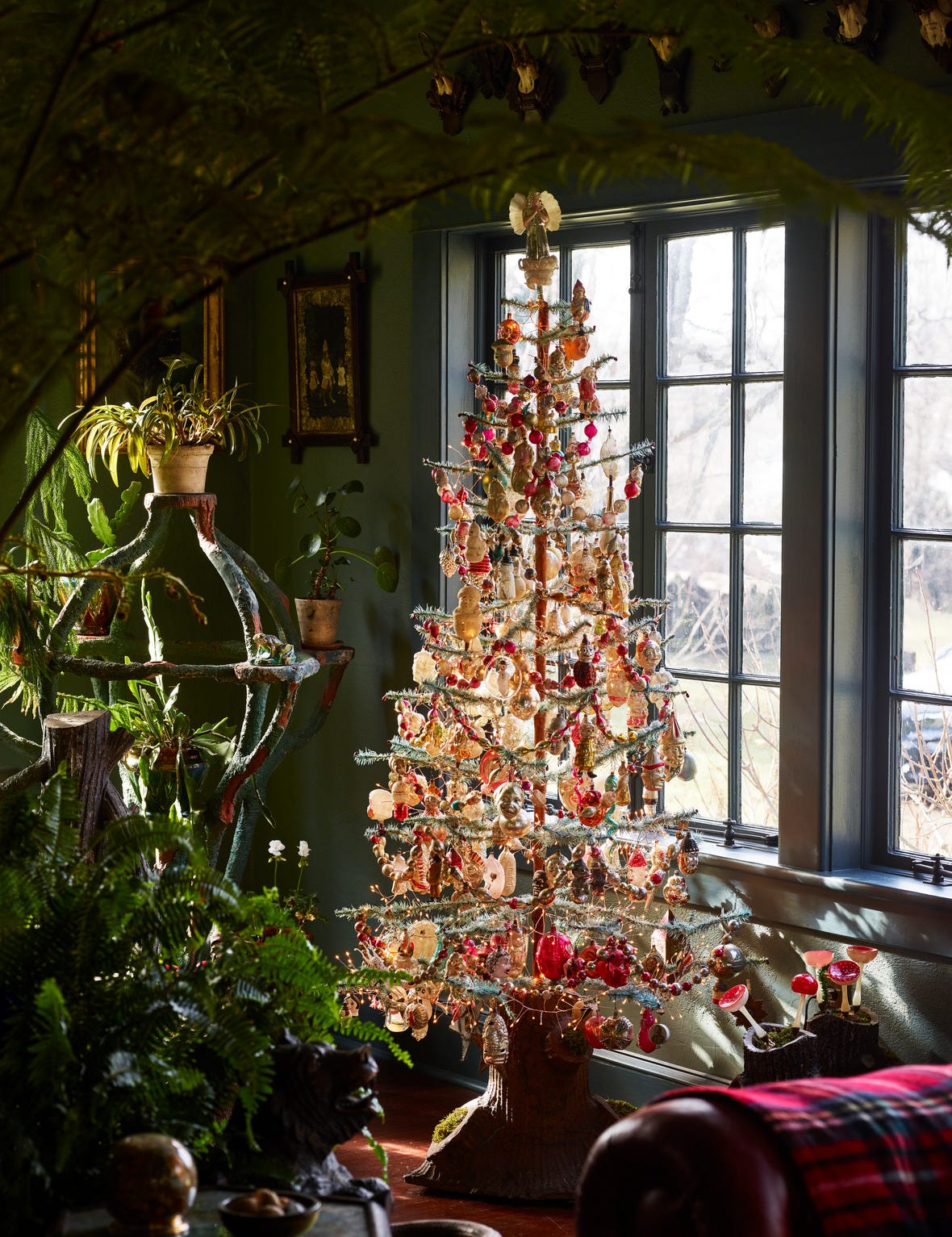 These Antique Ornaments Bring Back Old-Fashioned Christmas Magic