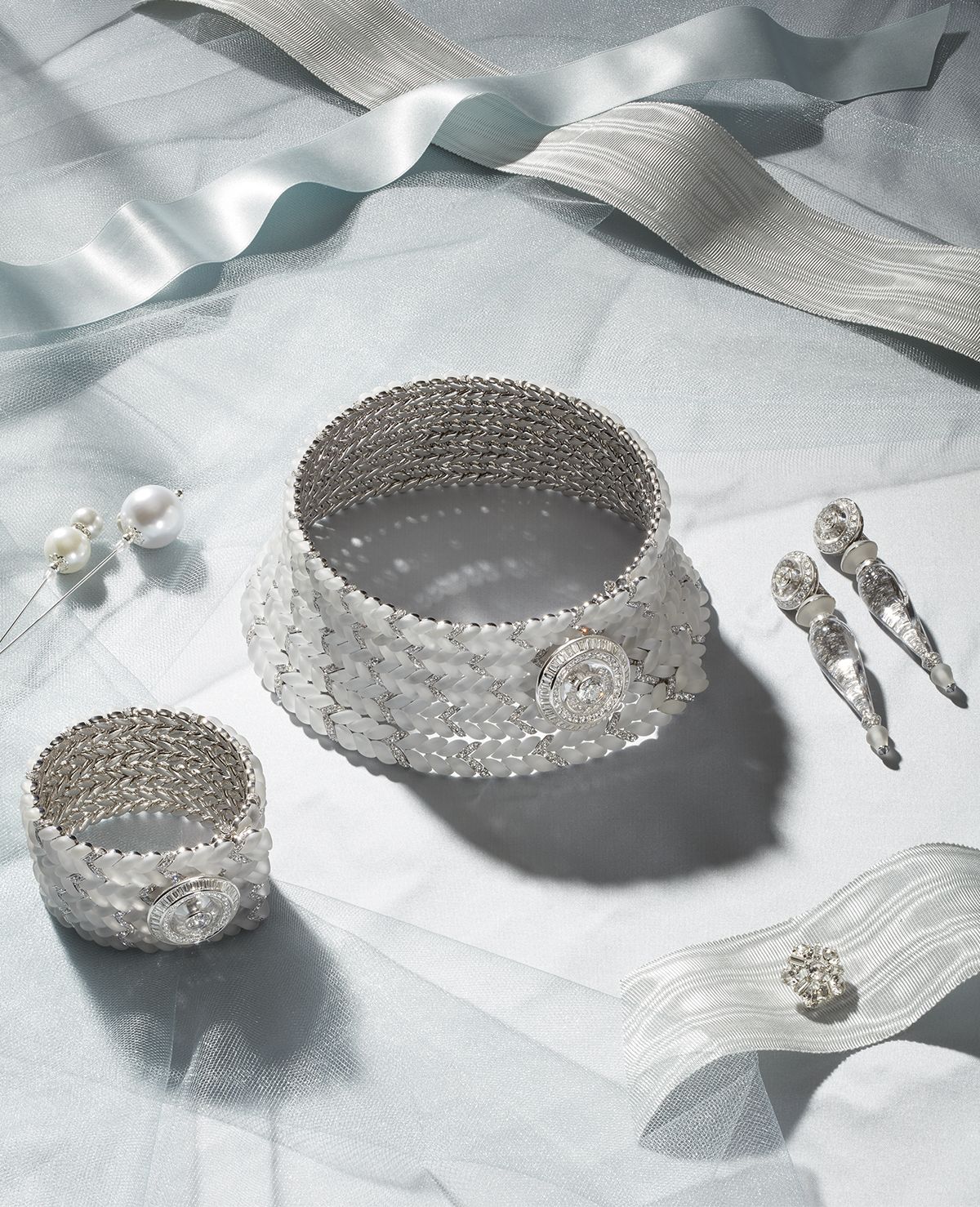 5 Jewelry Trends That Ll Be Everywhere In 2025 Ver110124objfashionjewelry 001 Cropped 670964b41327d