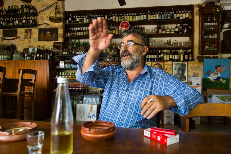 Giorgos Polioudakis in het restaurant achter Spiti Poliou
