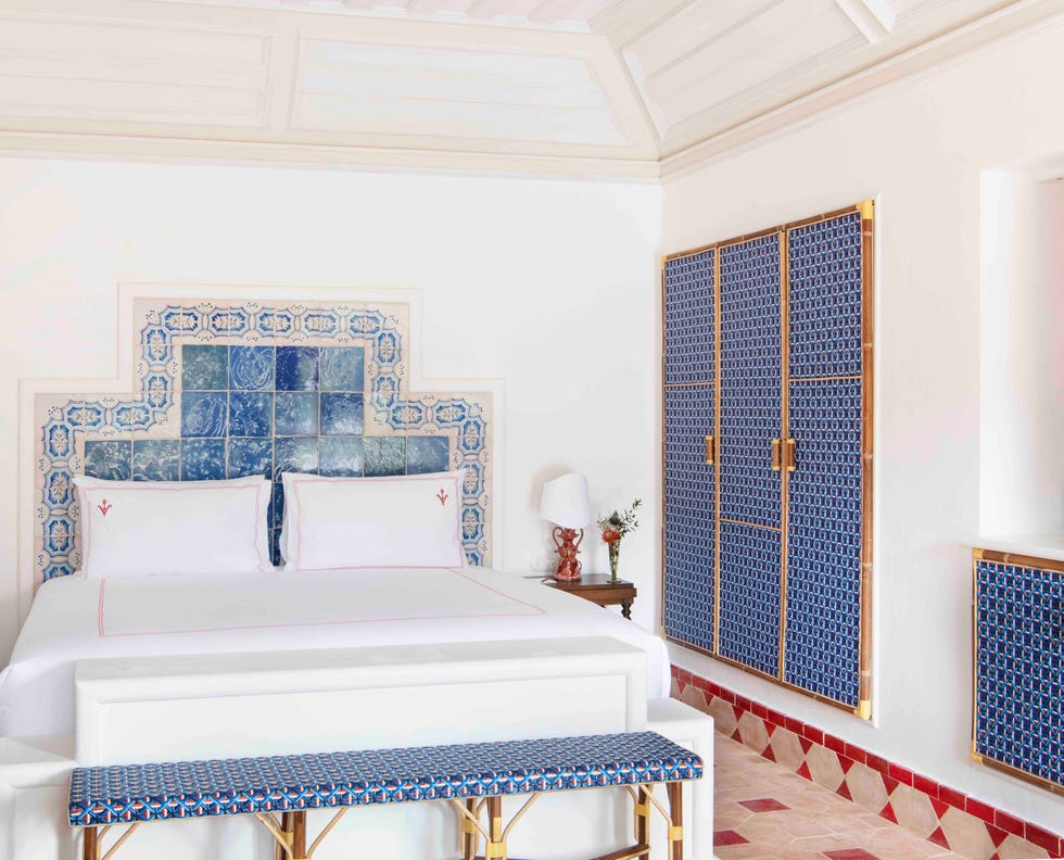'vermelho hotel' christian louboutin