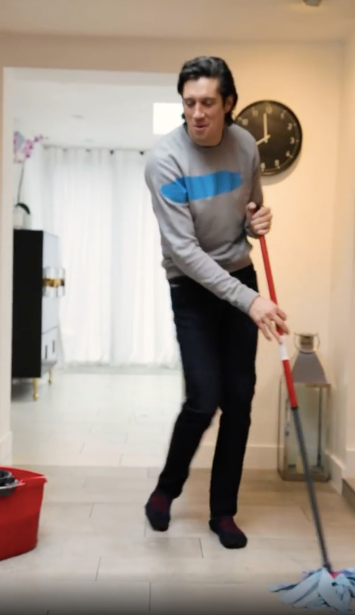 Vernon Kay Demonstrates Figure of 8' Mopping Technique