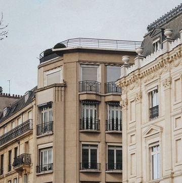 veduta di palazzi di parigi