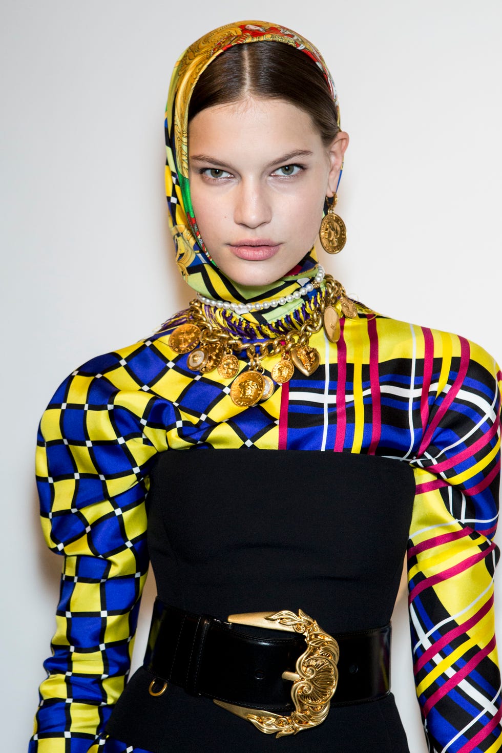 Clothing, Yellow, Fashion, Scarf, Neck, Fashion accessory, Fashion design, Fashion model, Electric blue, Style, 