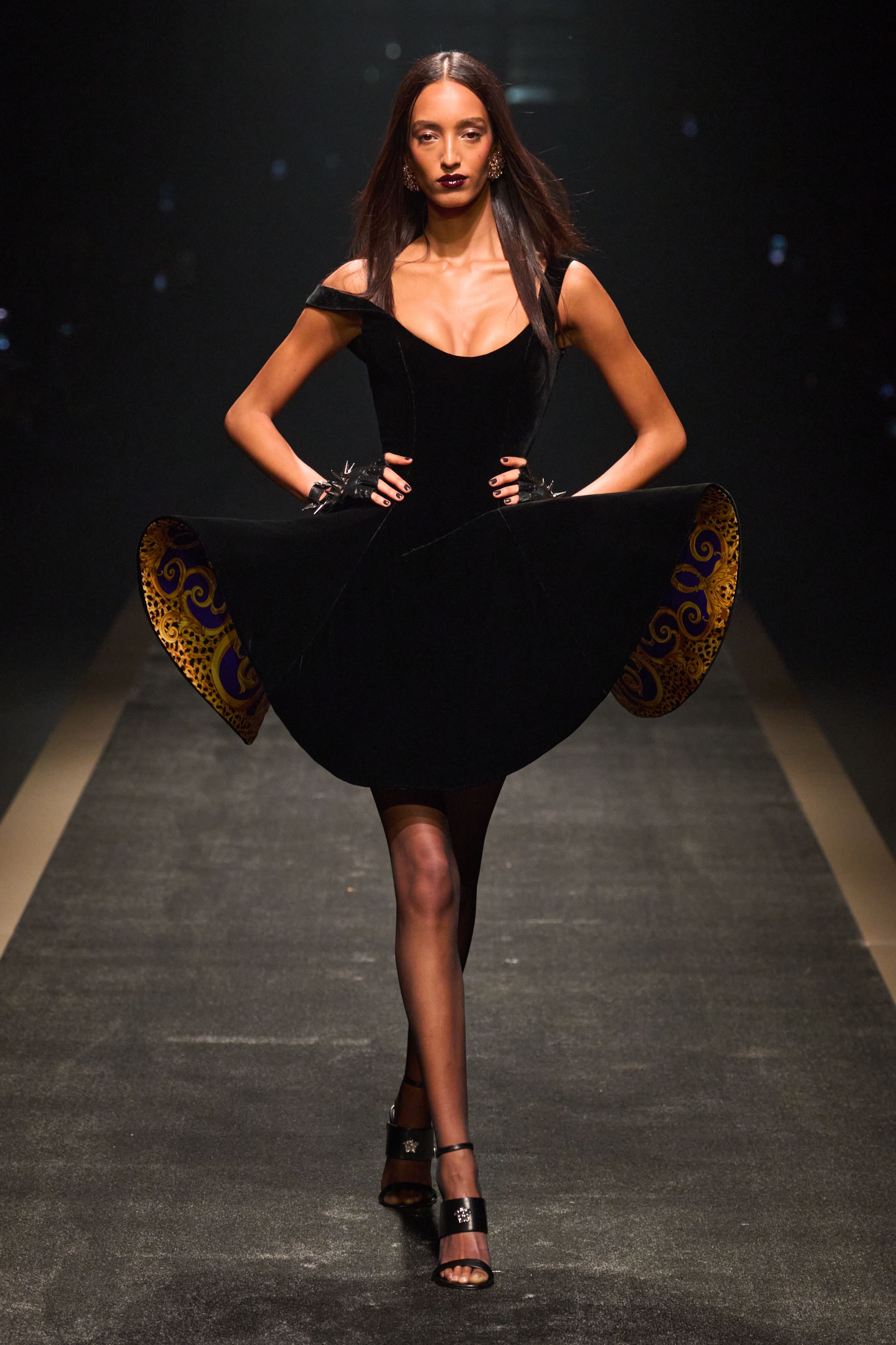ヴェルサーチェ（VERSACE）2025-26秋冬コレクション