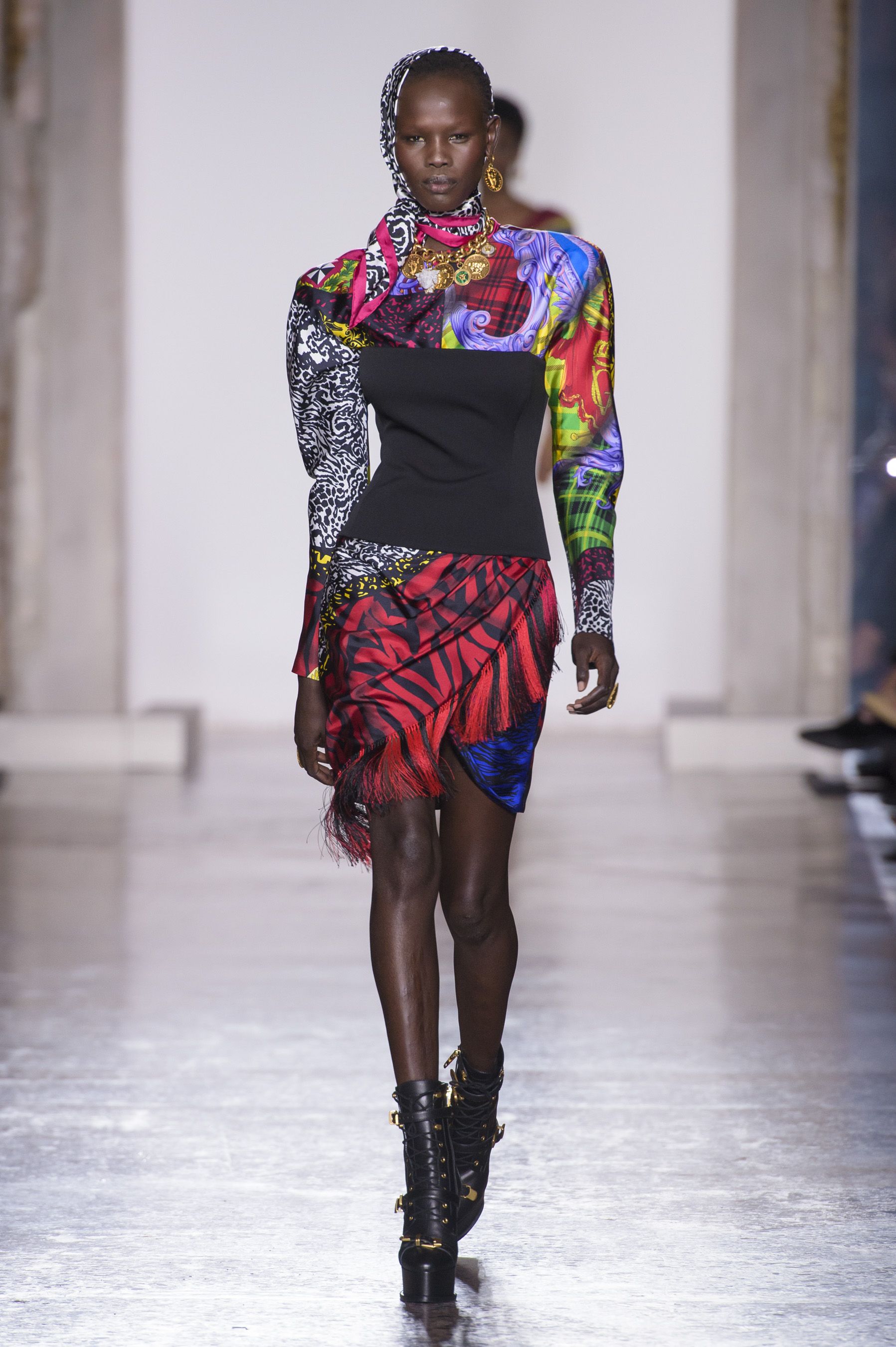 54 Looks From Versace Fall 2018 MYFW Show – Versace Runway