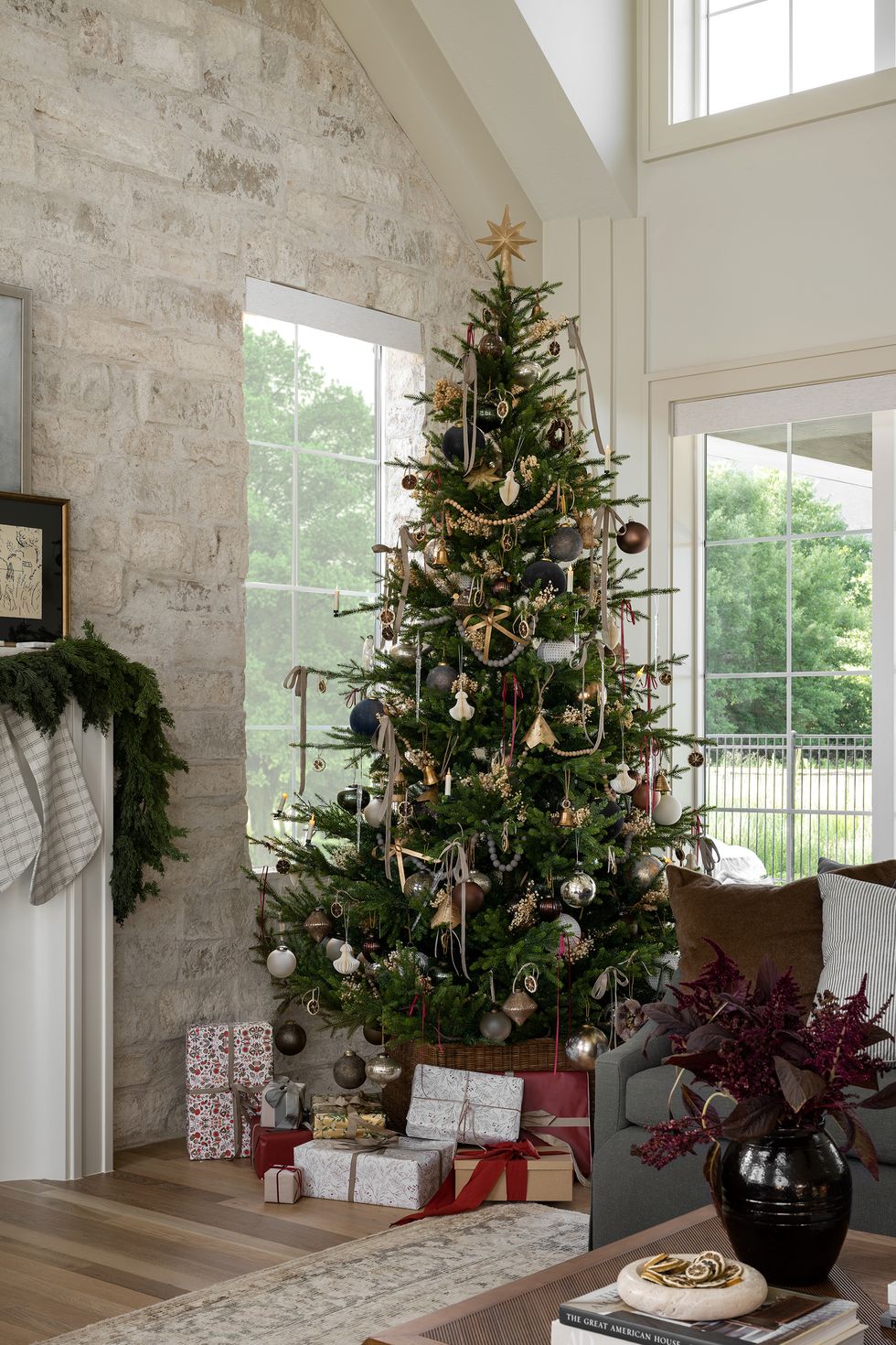 36 Christmas Tree Ribbon Ideas That Are Ingeniously Easy