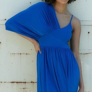 vestido asimétrico azul