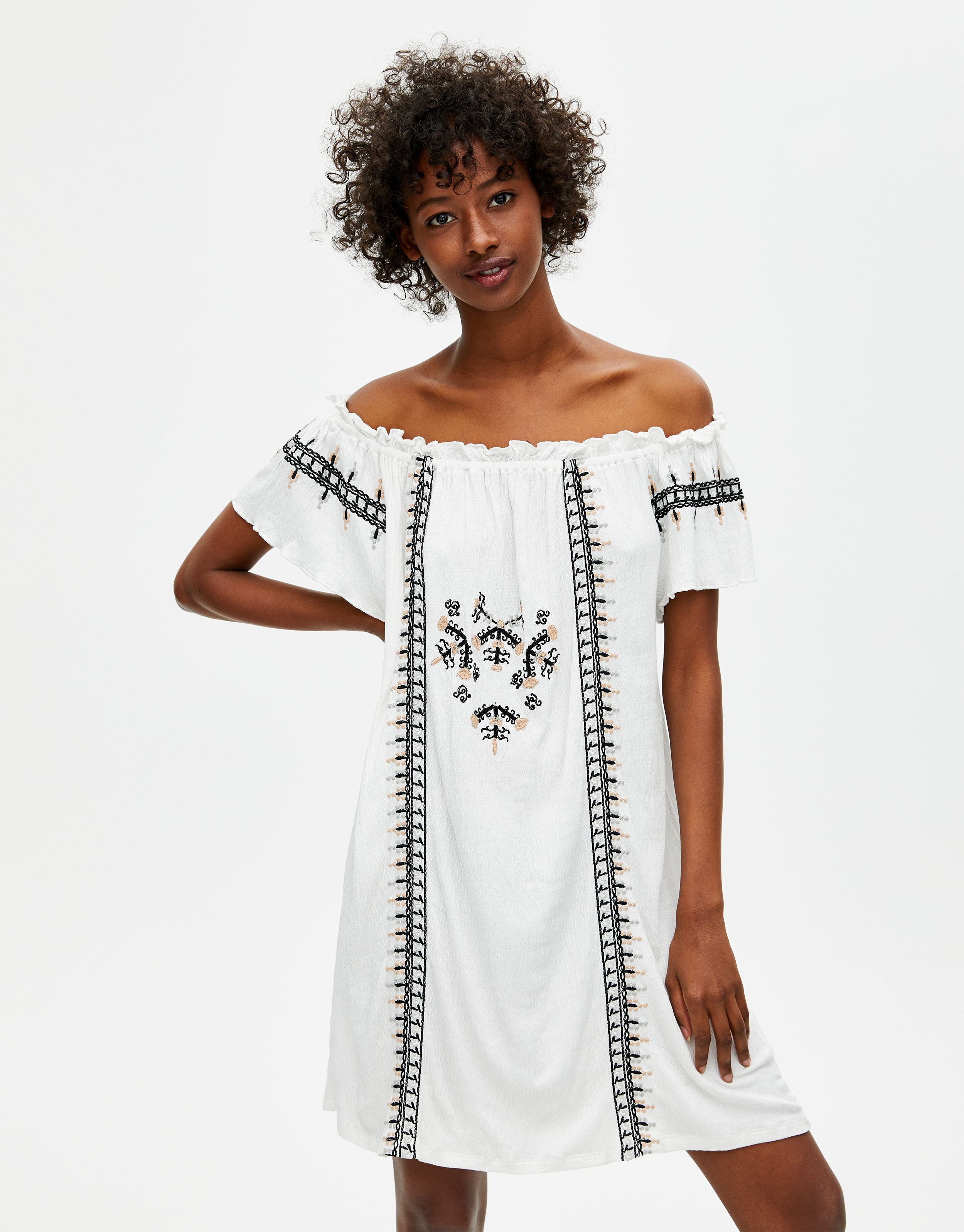 Vestido blanco best sale pull and bear