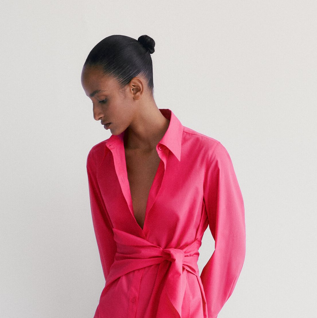 Felicidad: Massimo rebaja a 49 € su mejor vestido camisero rosa
