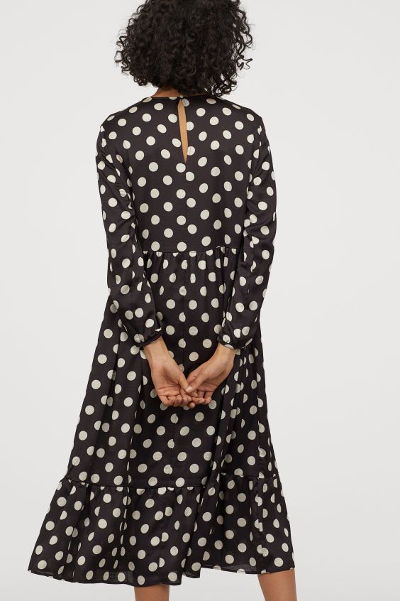 H&M ha el vestido de lunares puedes ponerte de 2 modos