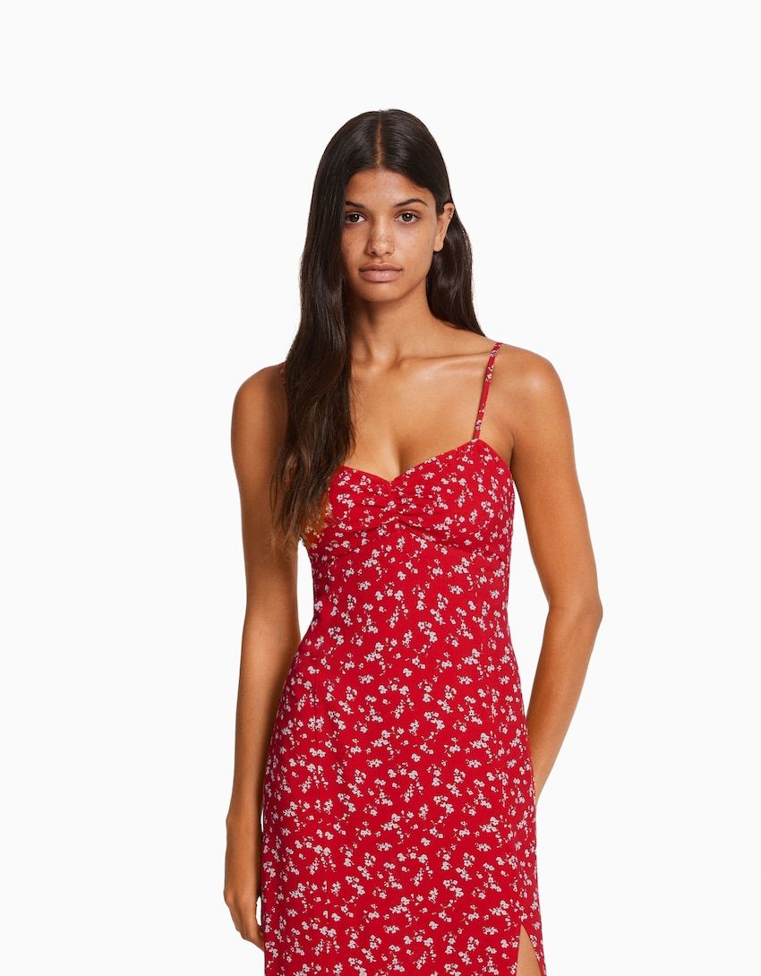 El vestido midi floral de 22 de Bershka que aman las francesas