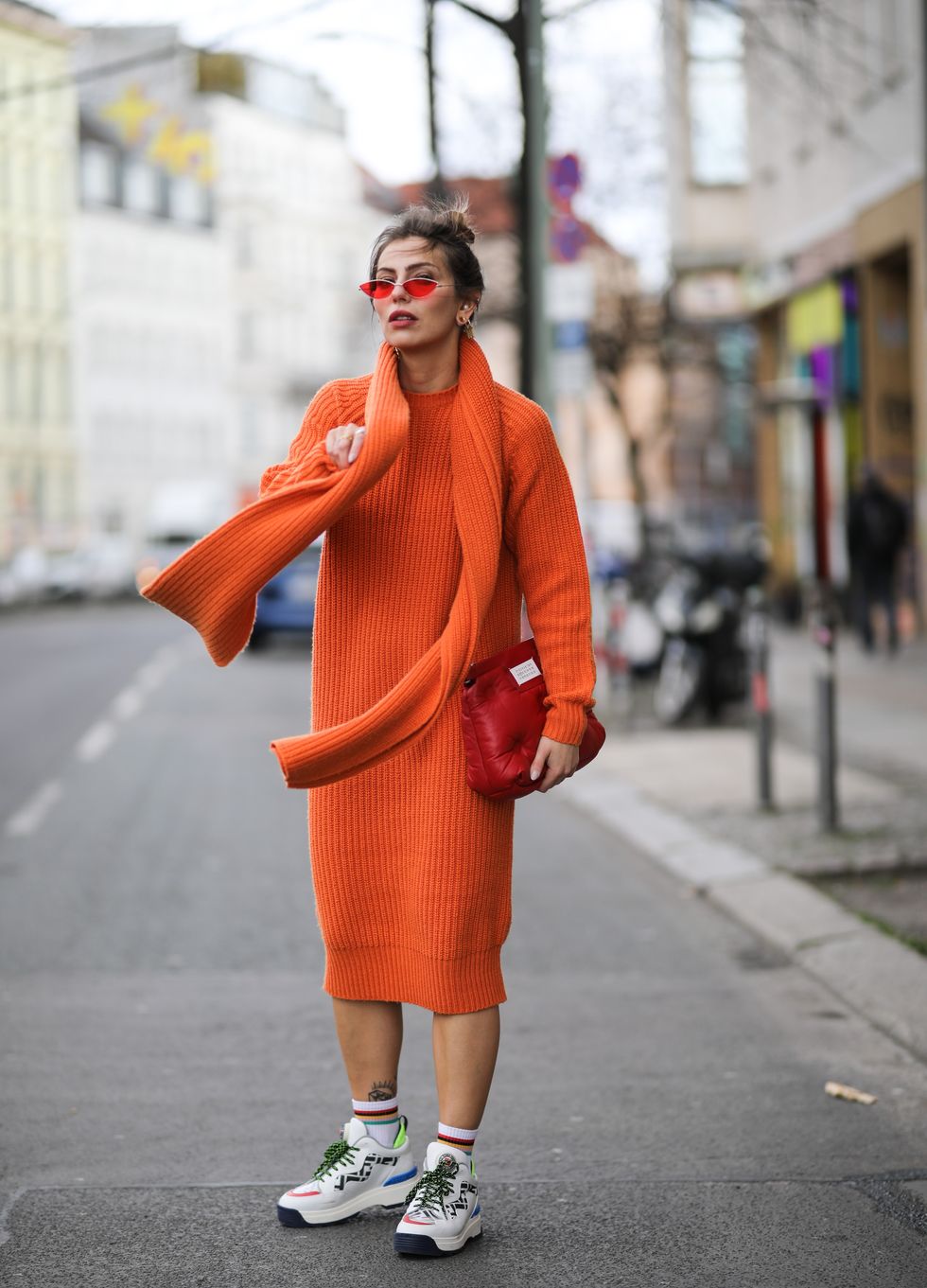 Vestido naranja: la tendencia del verano que llevar en otoño