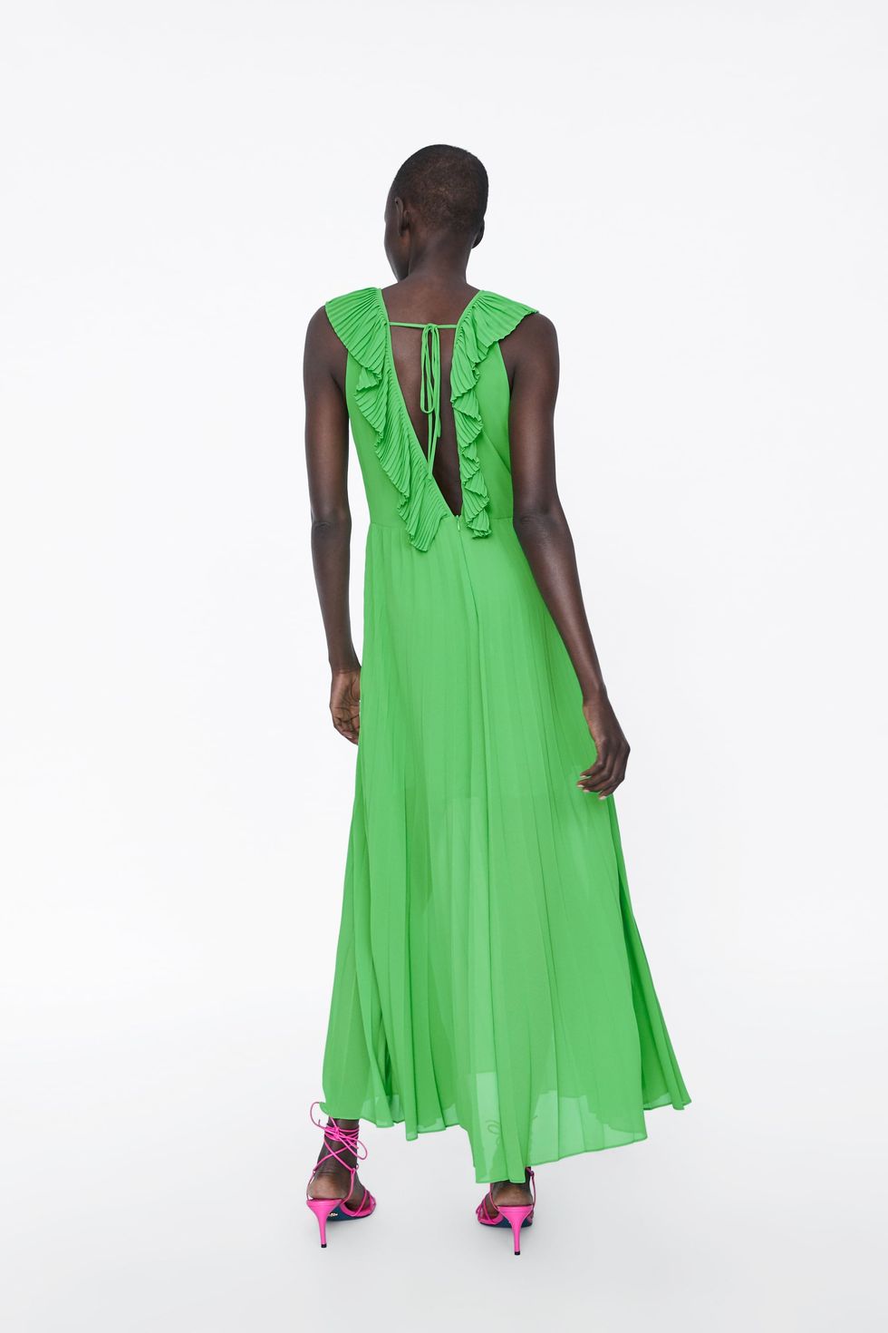 Consejo No es suficiente Aguanieve El vestido plisado de Zara tendencia que puedes elegir en cuatro colores