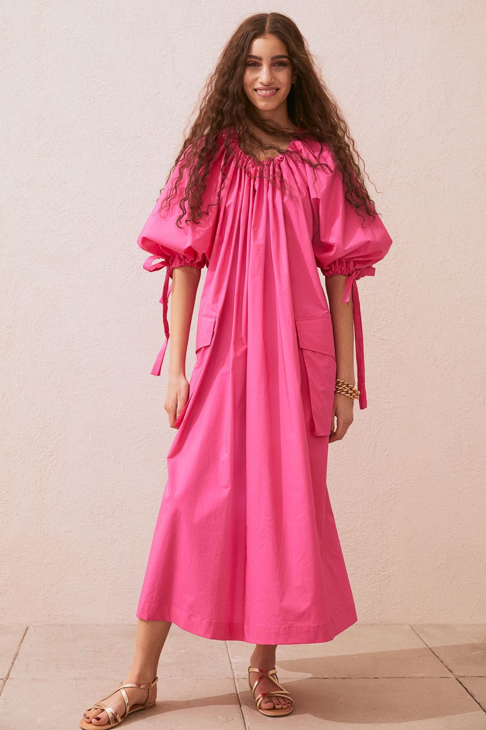 El vestido rosa de más viral regresa esta primavera-verano