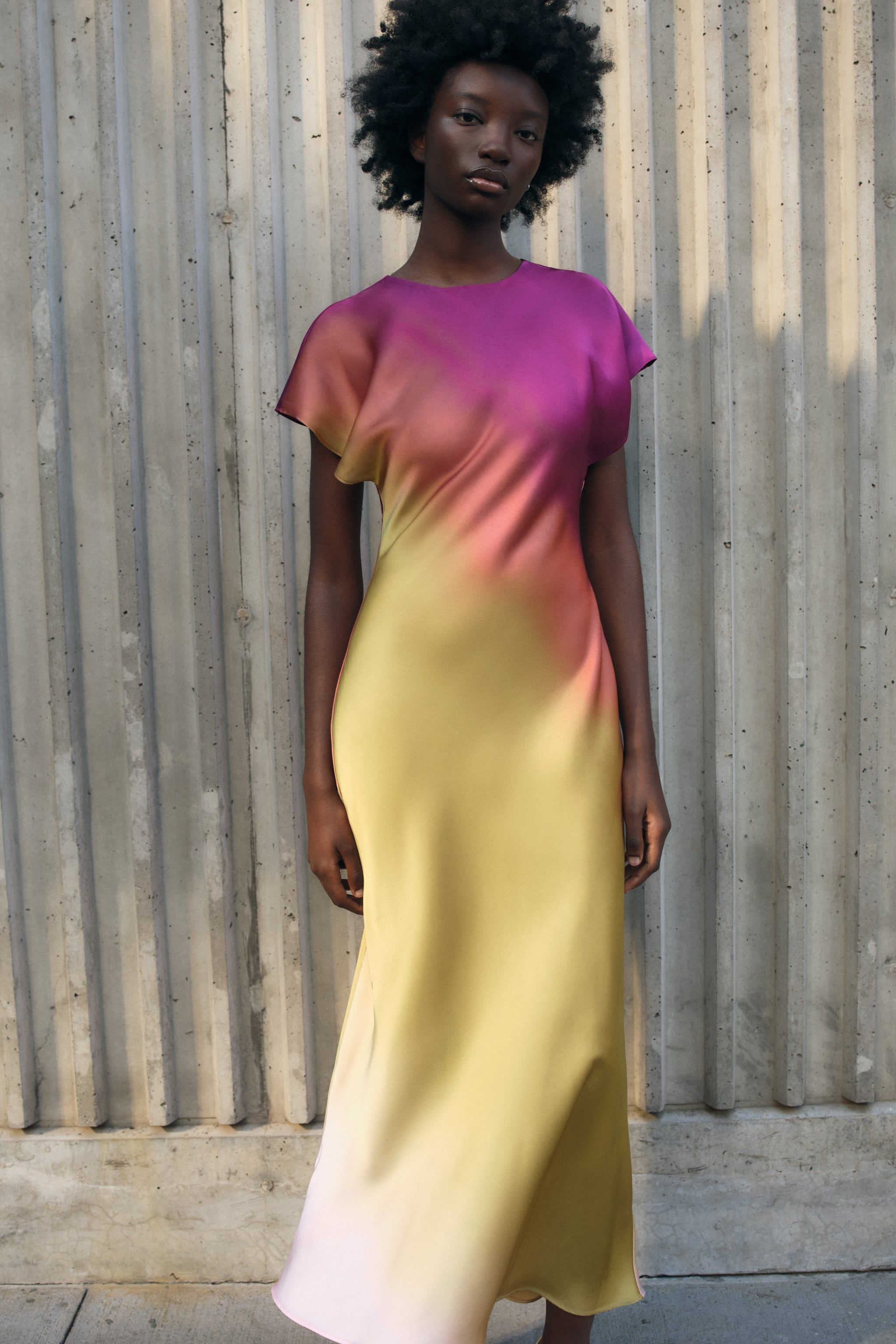 irregular pronóstico ampliar El vestido satinado tie dye de 39 € que triunfa en Zara