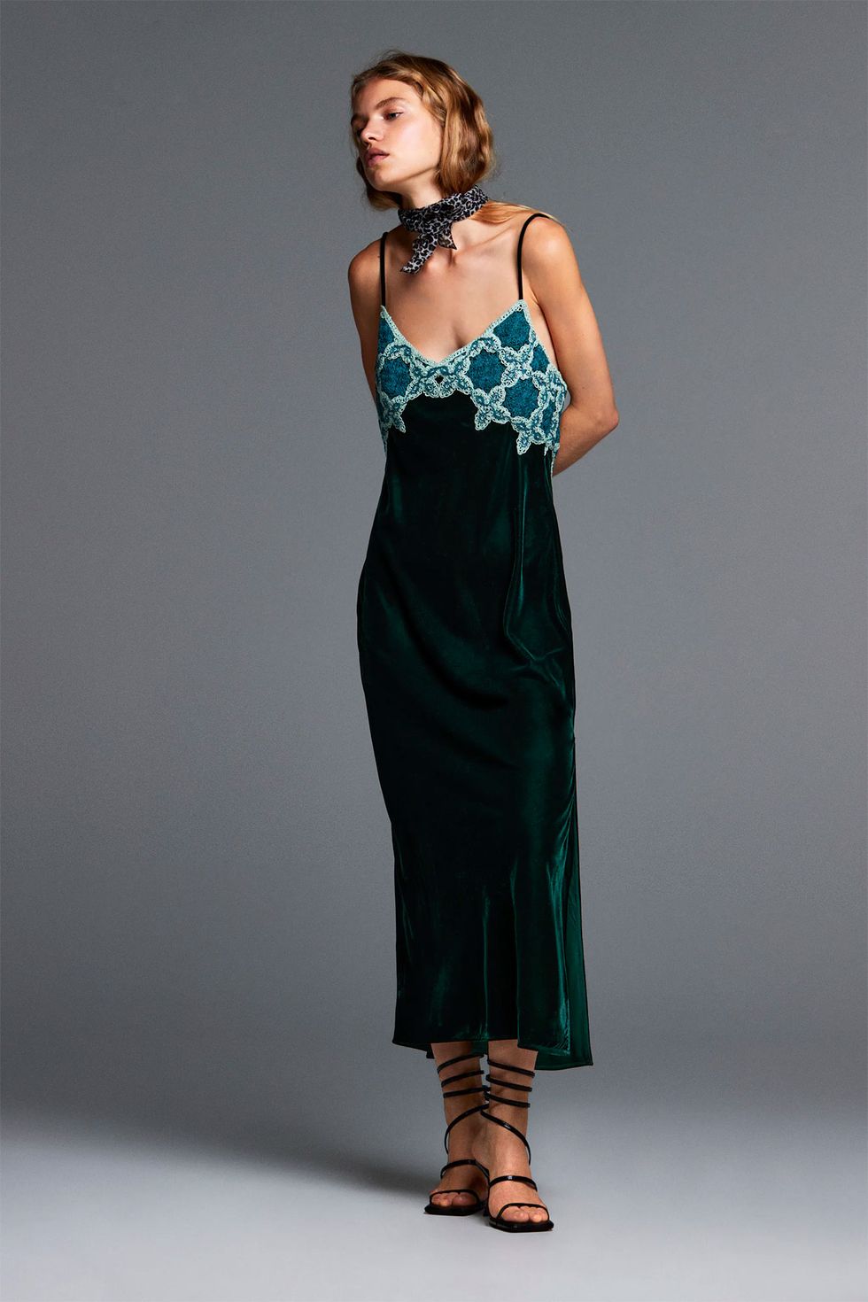 Varios Duque Autorización Terciopelo verde, midi y crochet: el vestido de Zara ideal