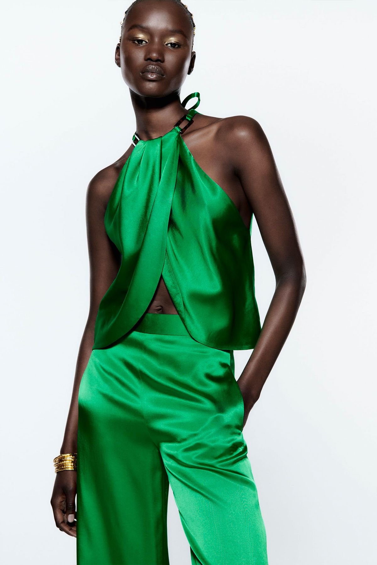 Contaminado suelo otro El vestido verde de 'Expiación' es un dos piezas de Zara