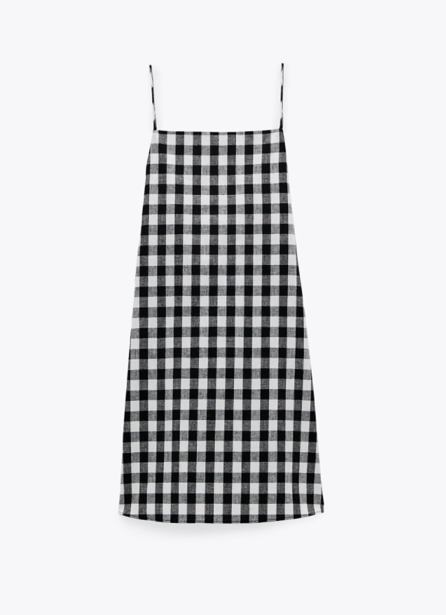 El último vestido viral de Zara que triunfa entre las insiders: de cuadros Vichy, corto en blanco y negro