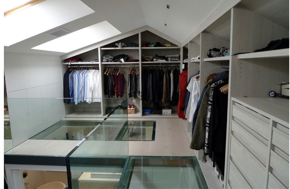 vestidor de la casa de iker casillas y sara carbonero en la finca