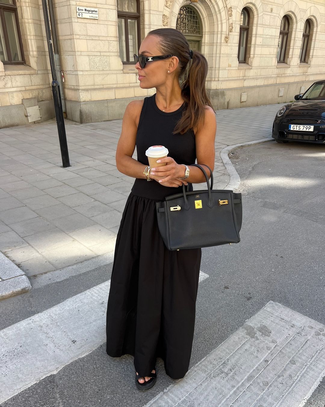 Outfit vestido negro largo fashion casual