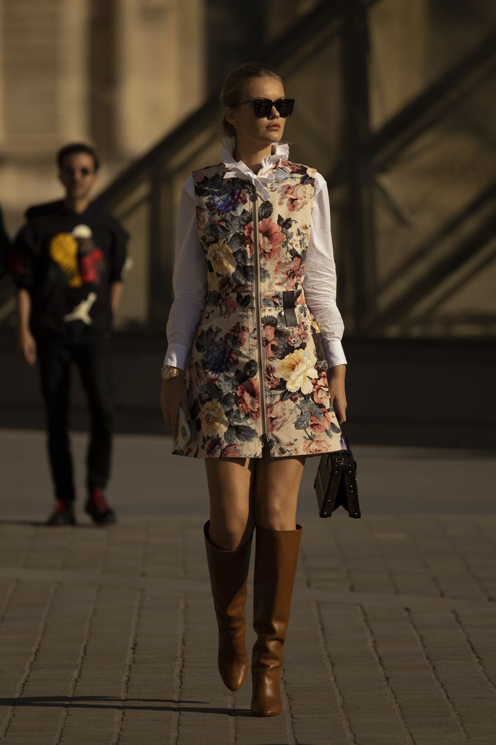 moda primavera 2023 scopri come indossare e abbinare i vestiti a fiori in cinque look e idee di stile da sperimentare