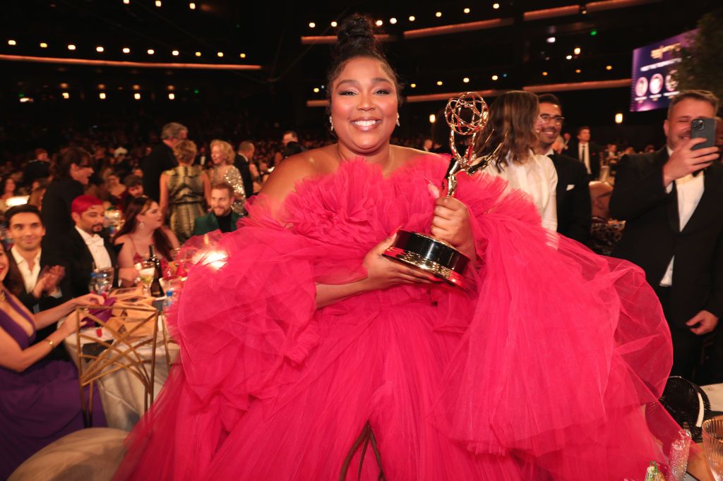 Abiti autunno 2022: il vestito tulle di Lizzo agli Emmy Awards è timeless