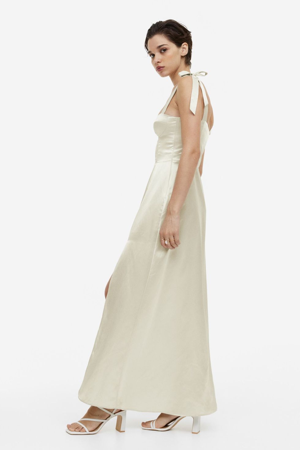 vestido de novia 39 € de H&M que ha colapsado la logística española y sueca