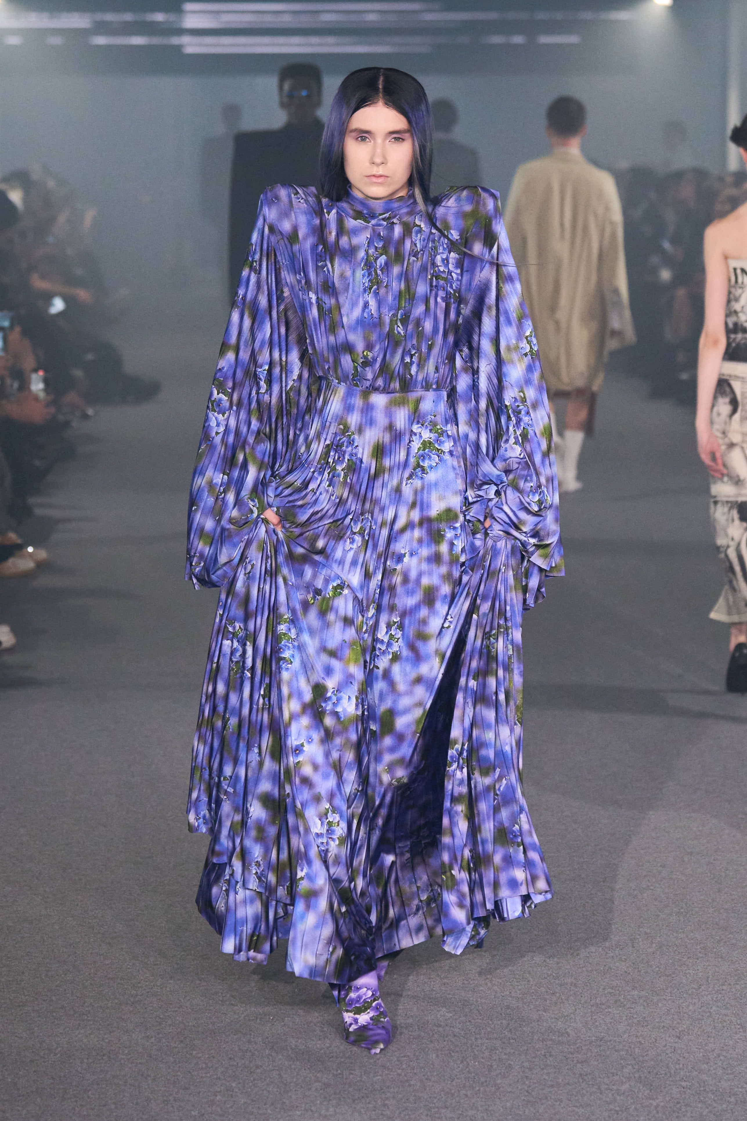 ヴェトモン（VETEMENTS）」2025春夏コレクション | ファッション
