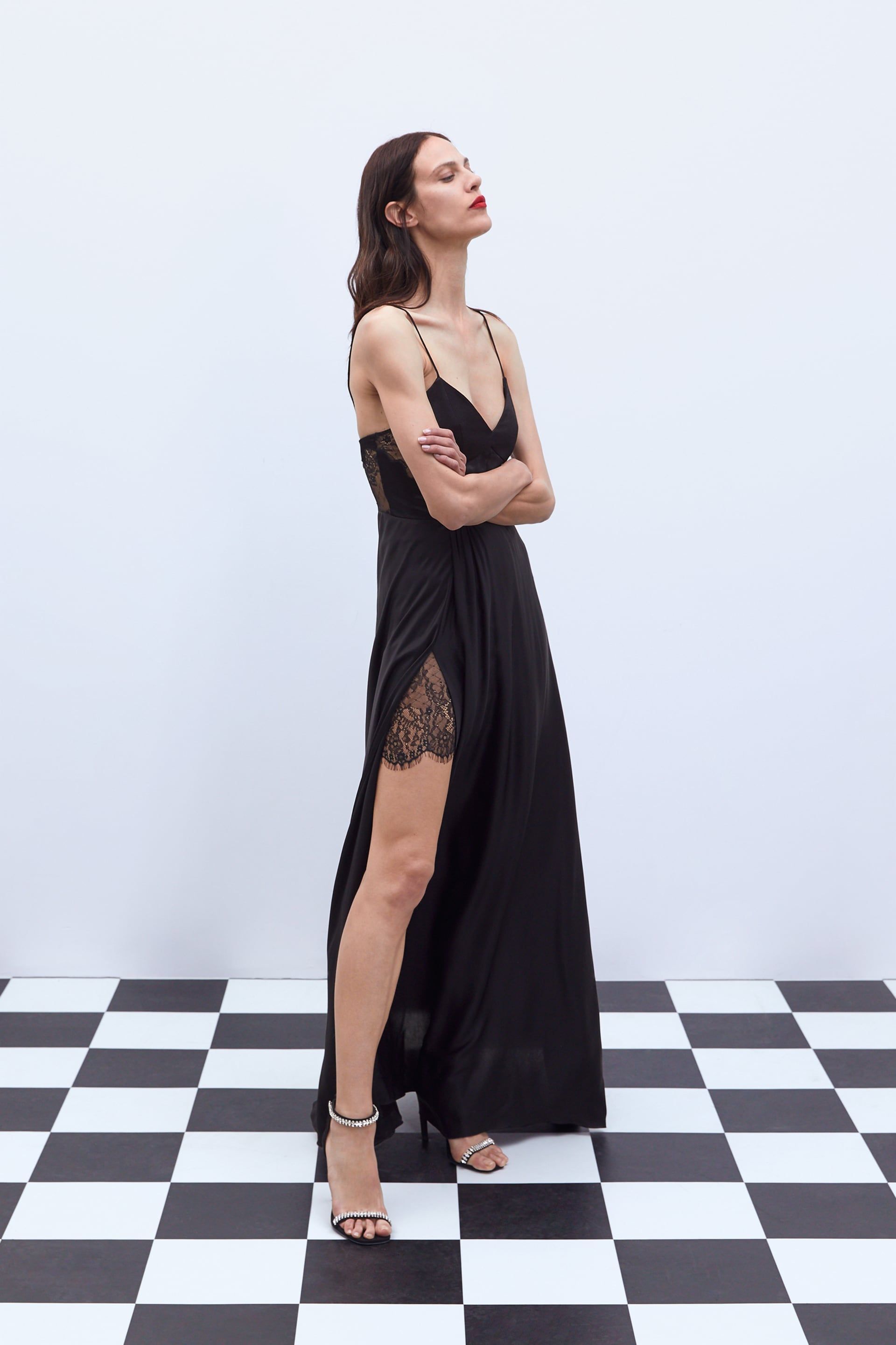 El vestido negro largo lencero de Zara para ser la guapa de la preboda