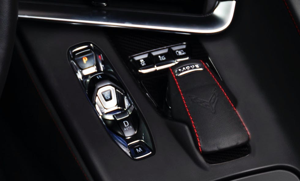Gear shift, Vehicle, Car, Center console, Personal luxury car, Auto part, Mid-size car, Family car, 