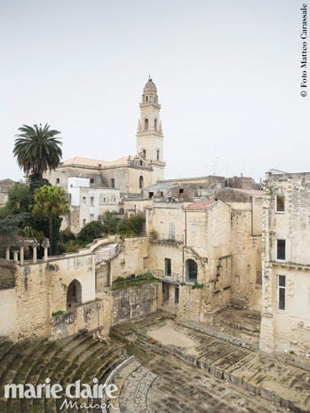 Town, Holy places, Historic site, Landmark, Human settlement, Architecture, Building, City, Medieval architecture, Neighbourhood, 