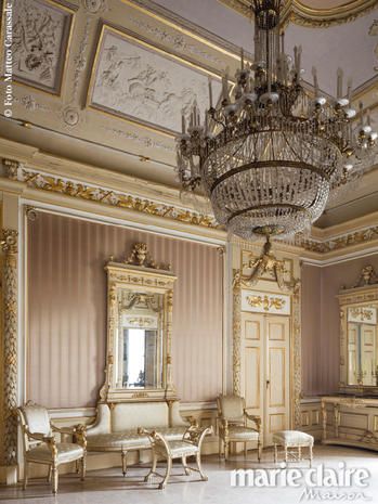 Chandelier, Ceiling, Light fixture, Lighting, Interior design, Room, Furniture, Building, Architecture, Palace, 