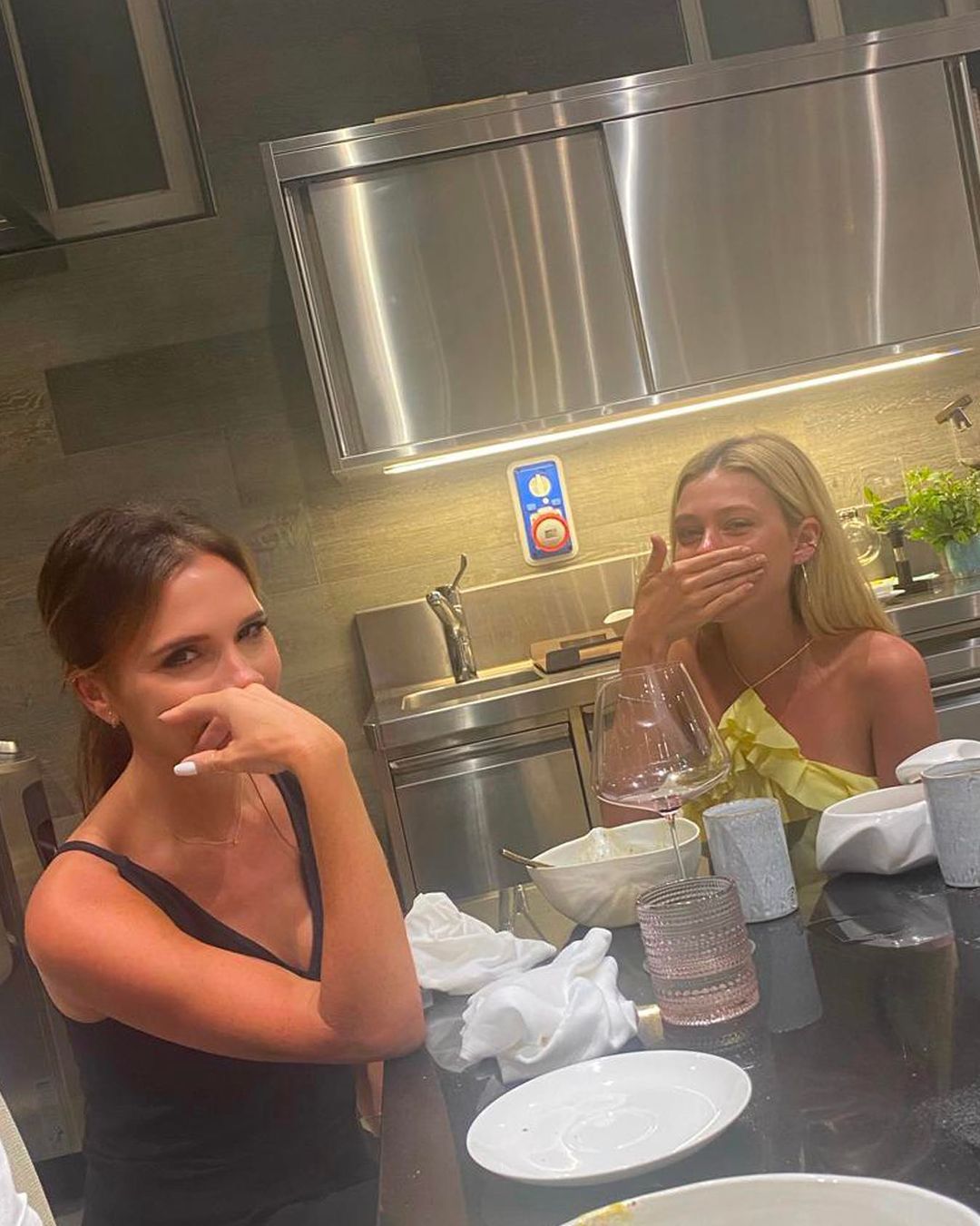 Victoria Beckham: gli auguri su Instagram alla nuora Nicola Peltz