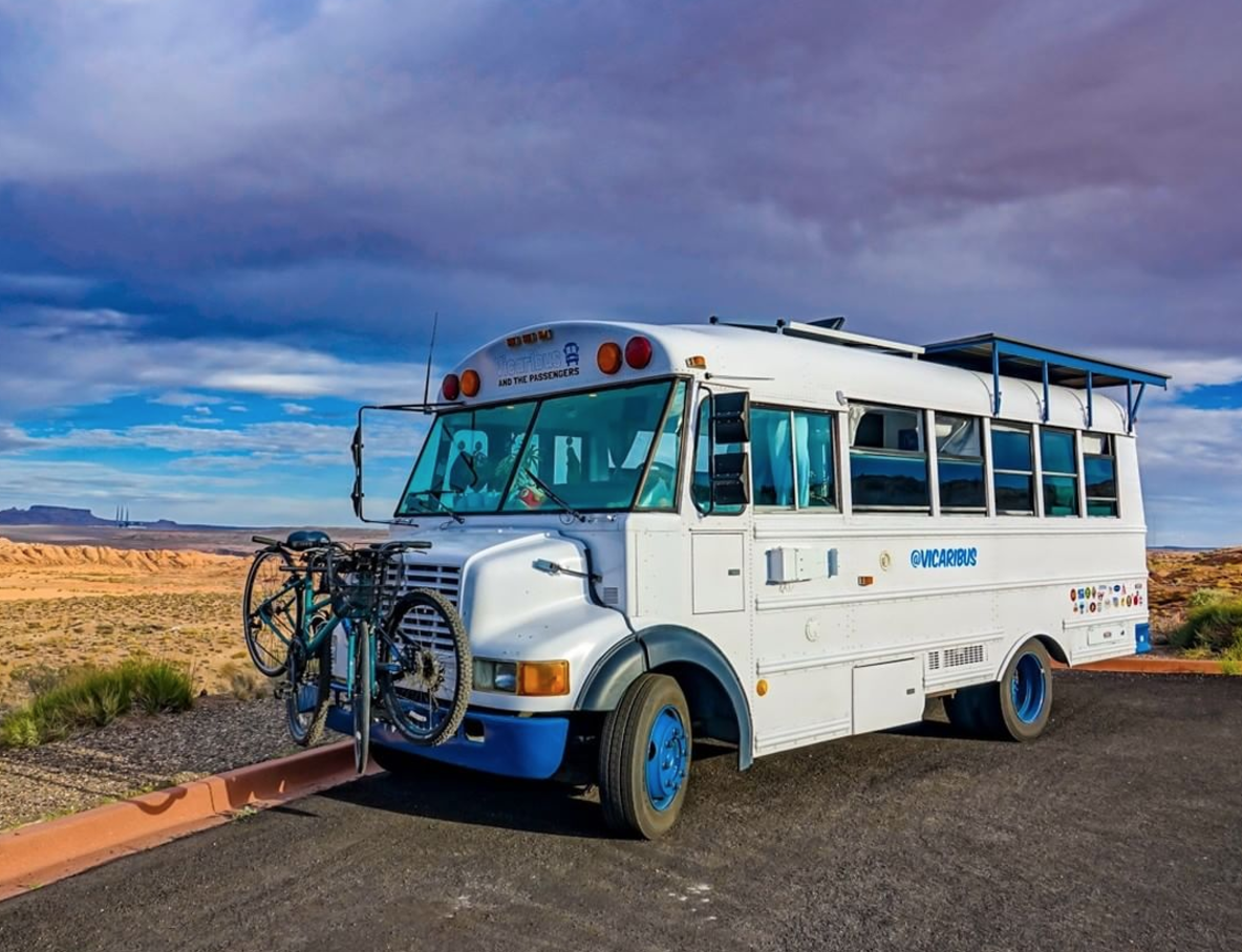 Vicaribus - Traveling Bus Home