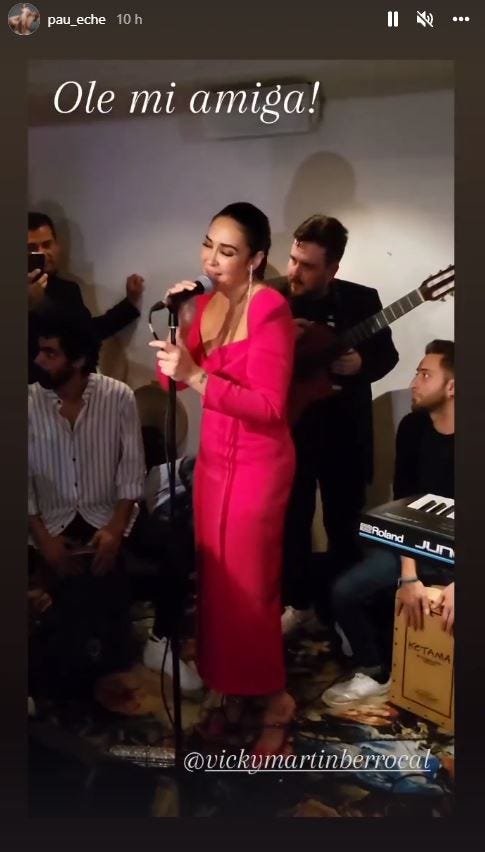 vicky martín berrocal canta en su fiesta de cumpleaños