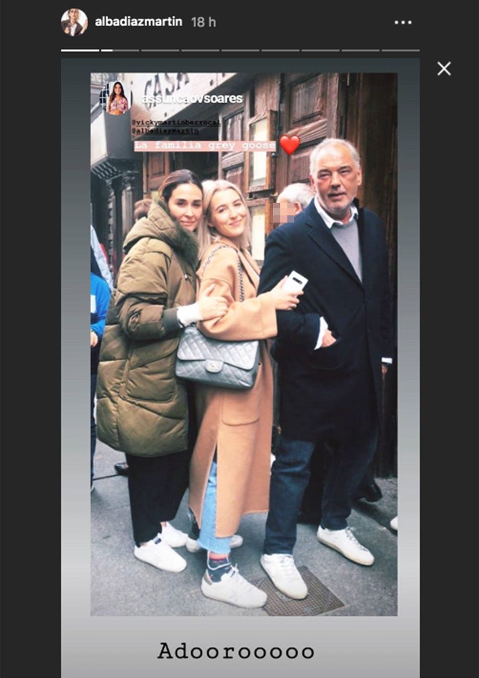 Vicky Martín Berrocal con su novio y su hija en Madrid