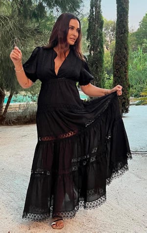 vicky martín berrocal con vestido largo negro de charo ruiz ibiza en saint tropez