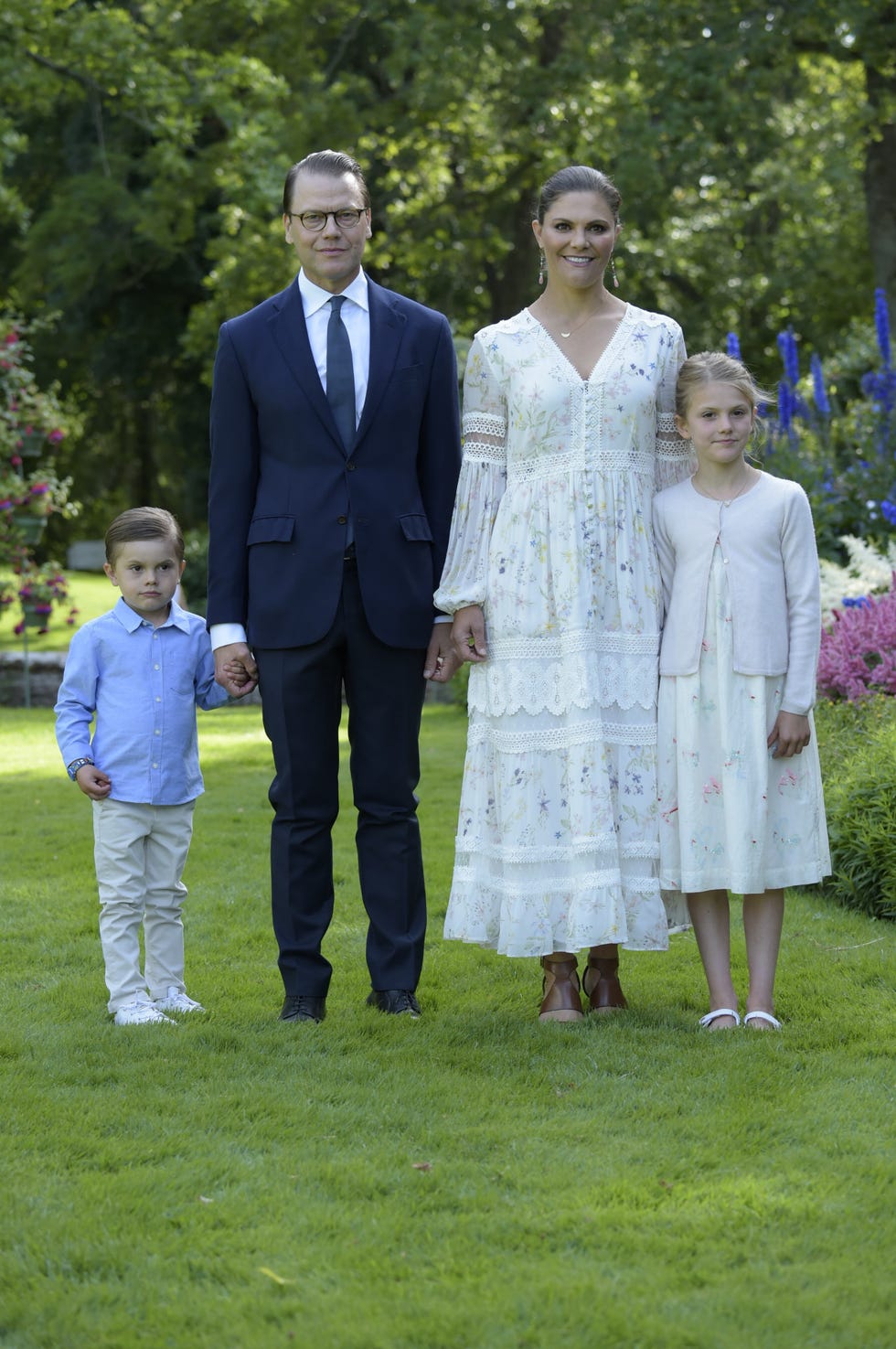 la princesa victoria de suecia y su marido, daniel westling, dan positivo en coronavirus