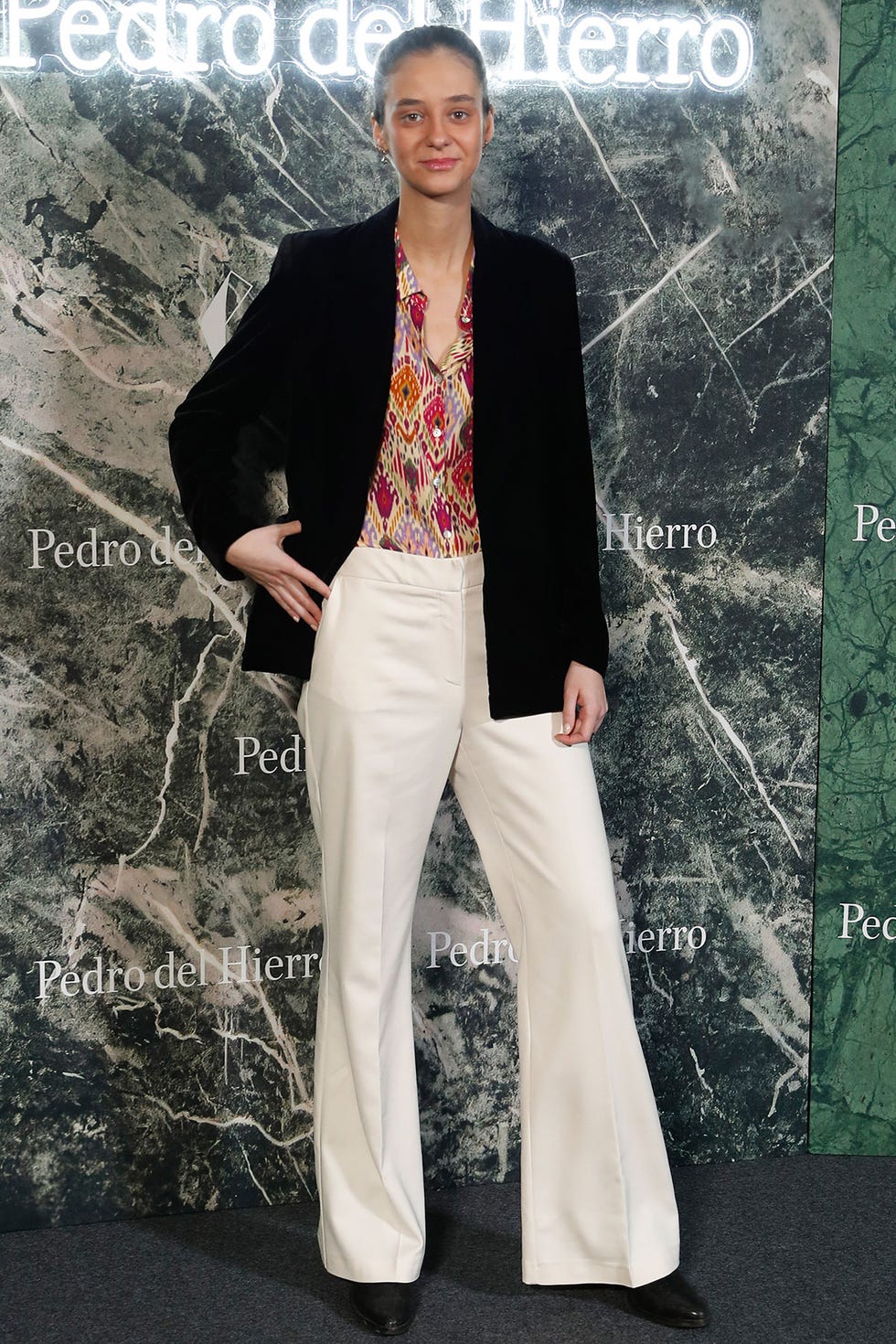 famosos en el desfile de pedro del hierro