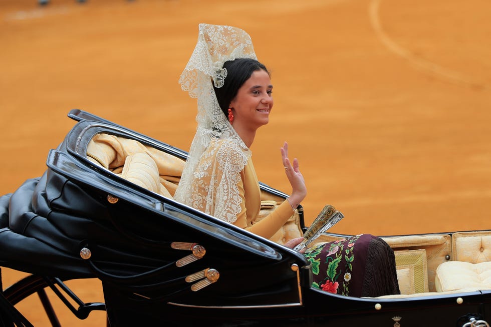 Victoria Federica, hija Infanta Elena Jaime de Marichalar, hija infanta Elena, Victoria Federica debuta en su primer acto oficial, Victoria Federica deslumbra como madrina de honor de la XXXIV Exhibición de Enganches, Victoria Federica luce mantilla en su debut en solitario